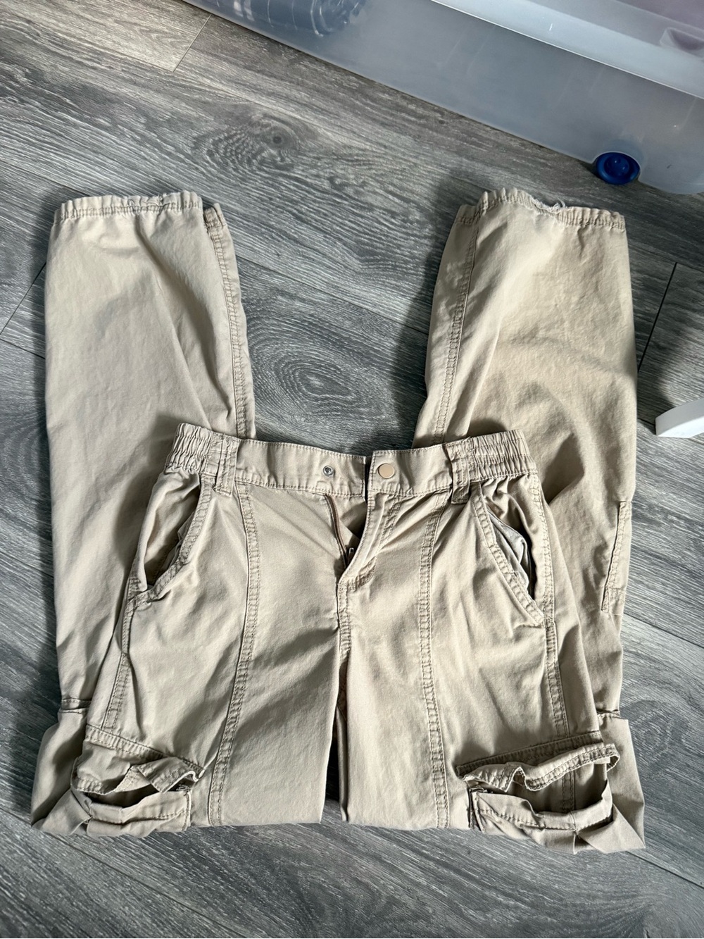 Super cute khaki cargos from H&M